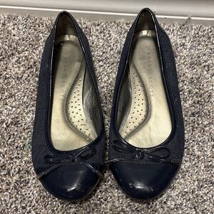 Karen Scott Women's Dark Blue Cap Toe Flats